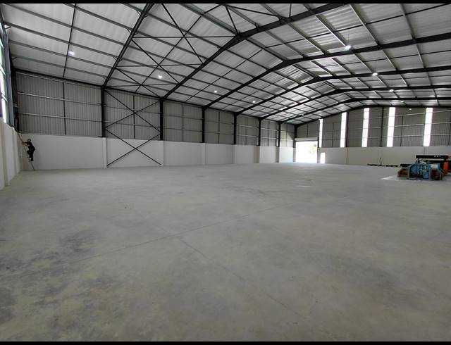 1,050M² WAREHOUSE TO LET IN CLAYVILLE